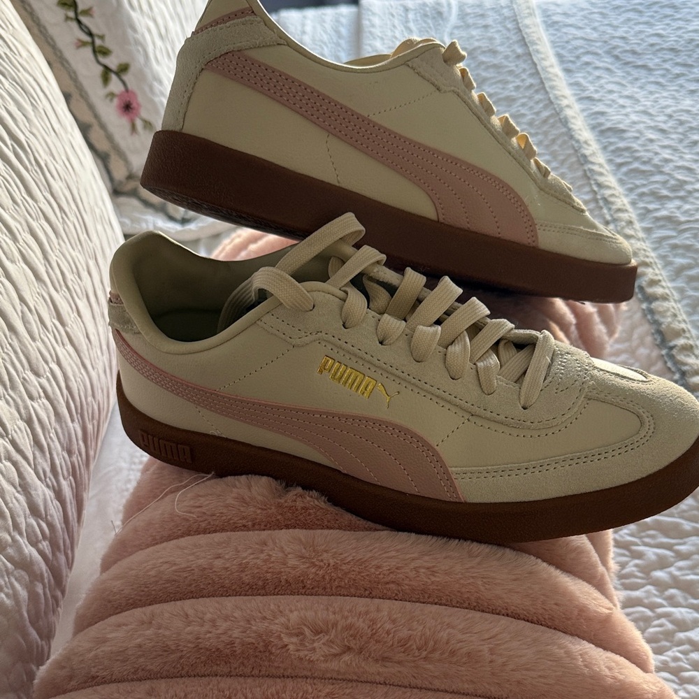 Puma Cream and Pink Casual Sneakers
